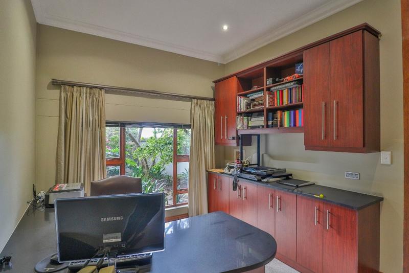 5 Bedroom Property for Sale in Linkside Western Cape